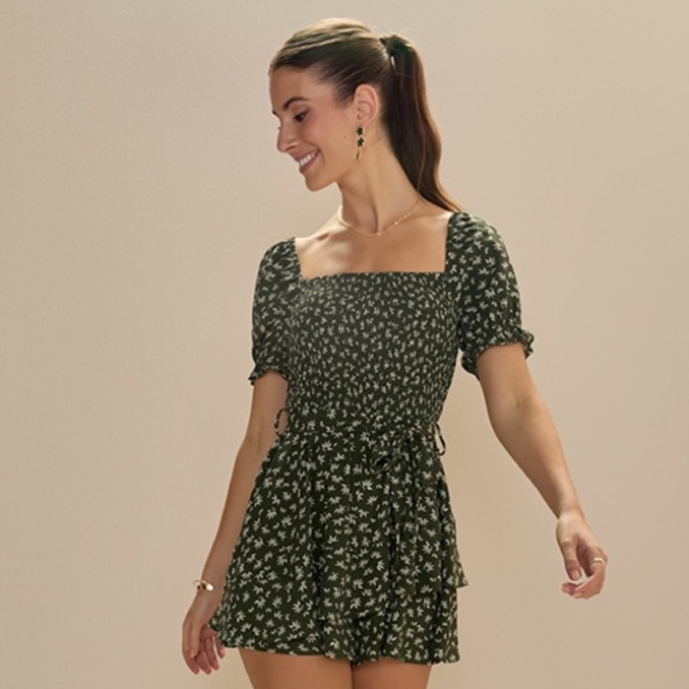 New Francesca’s Olive Green Roxanne Upper Floral Romper XS